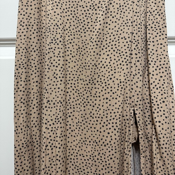 Abercrombie & Fitch High-Slit Flirty Midi Skirt Tan - Picture 2 of 2